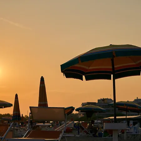 Poolside Views From Comfy Apartamento Bibione