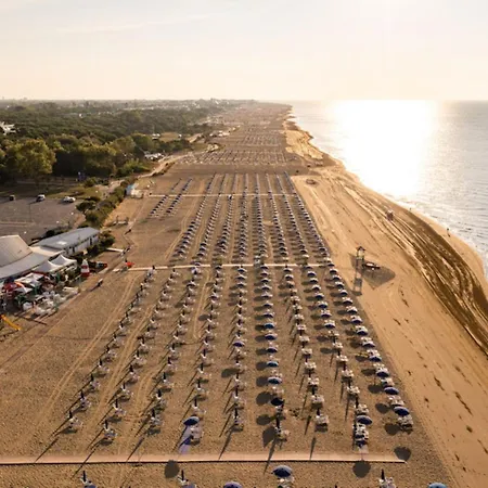 Apartamento Poolside Views From Comfy Bibione