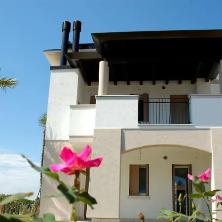 Апартаменти Comfy With Shared Pool