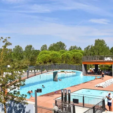 Comfy With Shared Pool Бібіоне