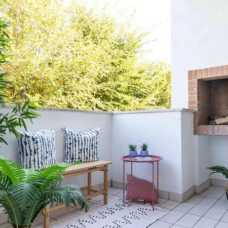Comfy With Shared Pool Apartmán *